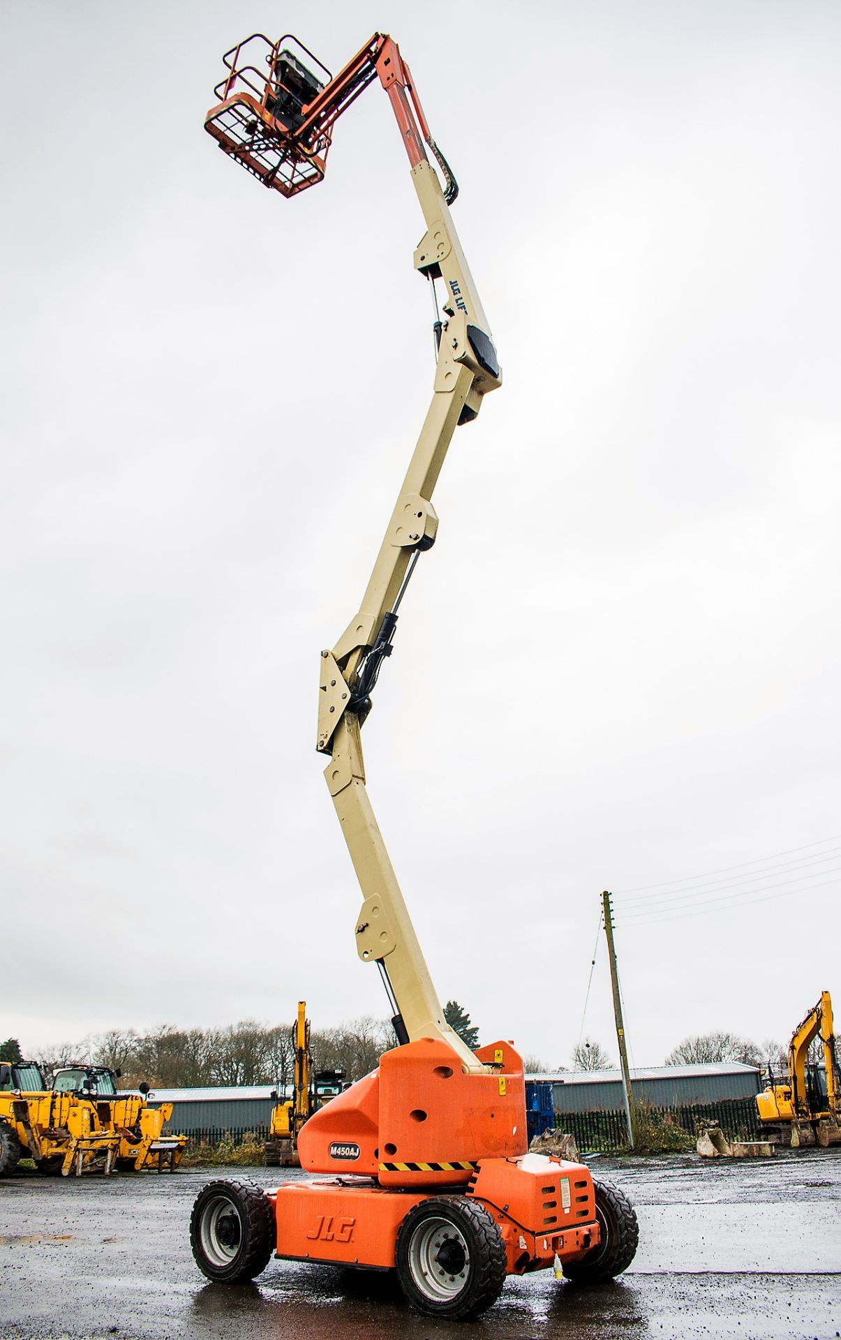 JLG M450 AJ 45 ft battery electric/diesel articulated boom lift access platform Year: 2005 S/N: - Image 11 of 15