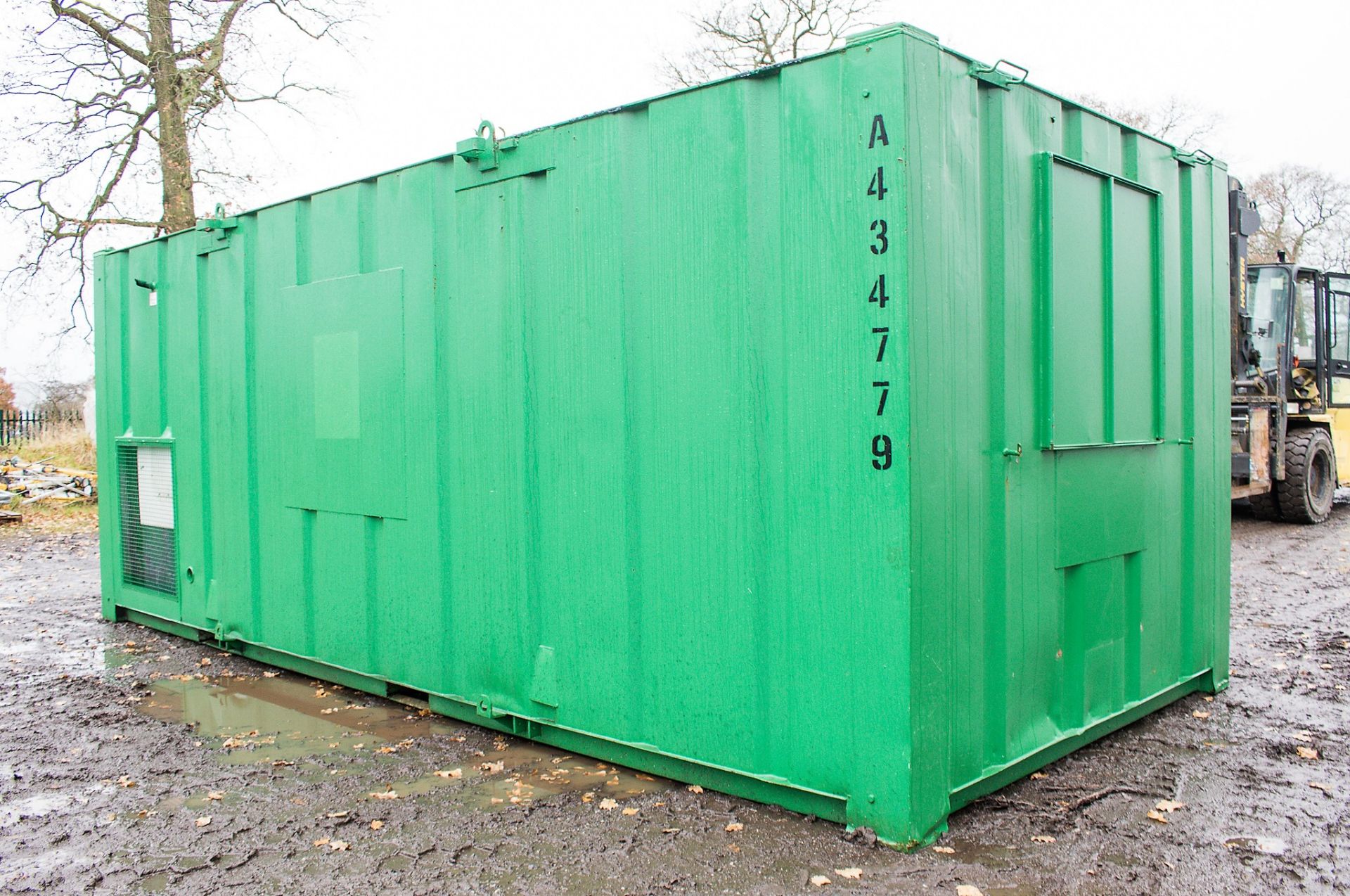 21 ft x 9 ft steel anti vandal welfare site unit Comprising of: canteen, toilet & generator room c/w - Image 4 of 12