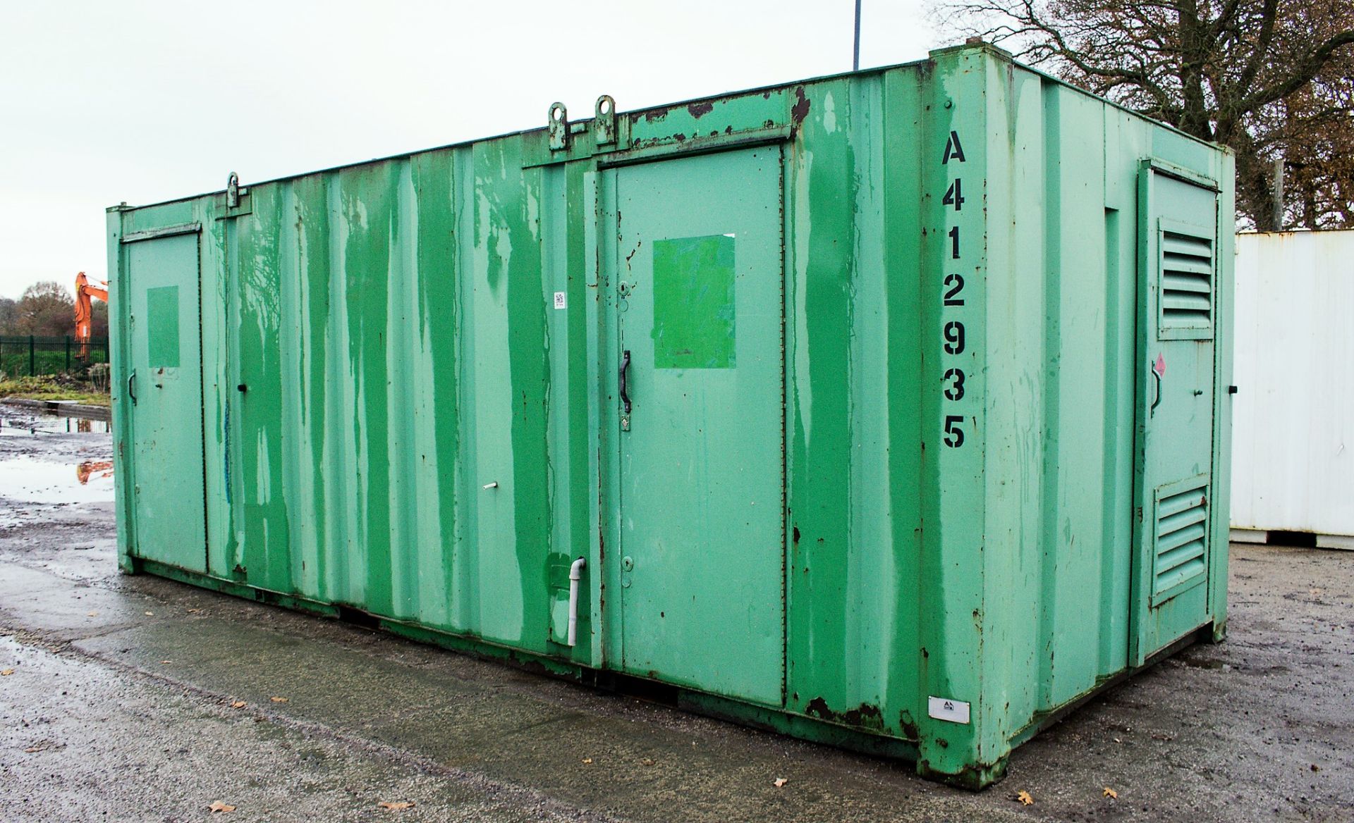 21 ft x 9 ft steel anti vandal welfare site unit Comprising of: canteen, toilet & generator room c/w - Image 2 of 12