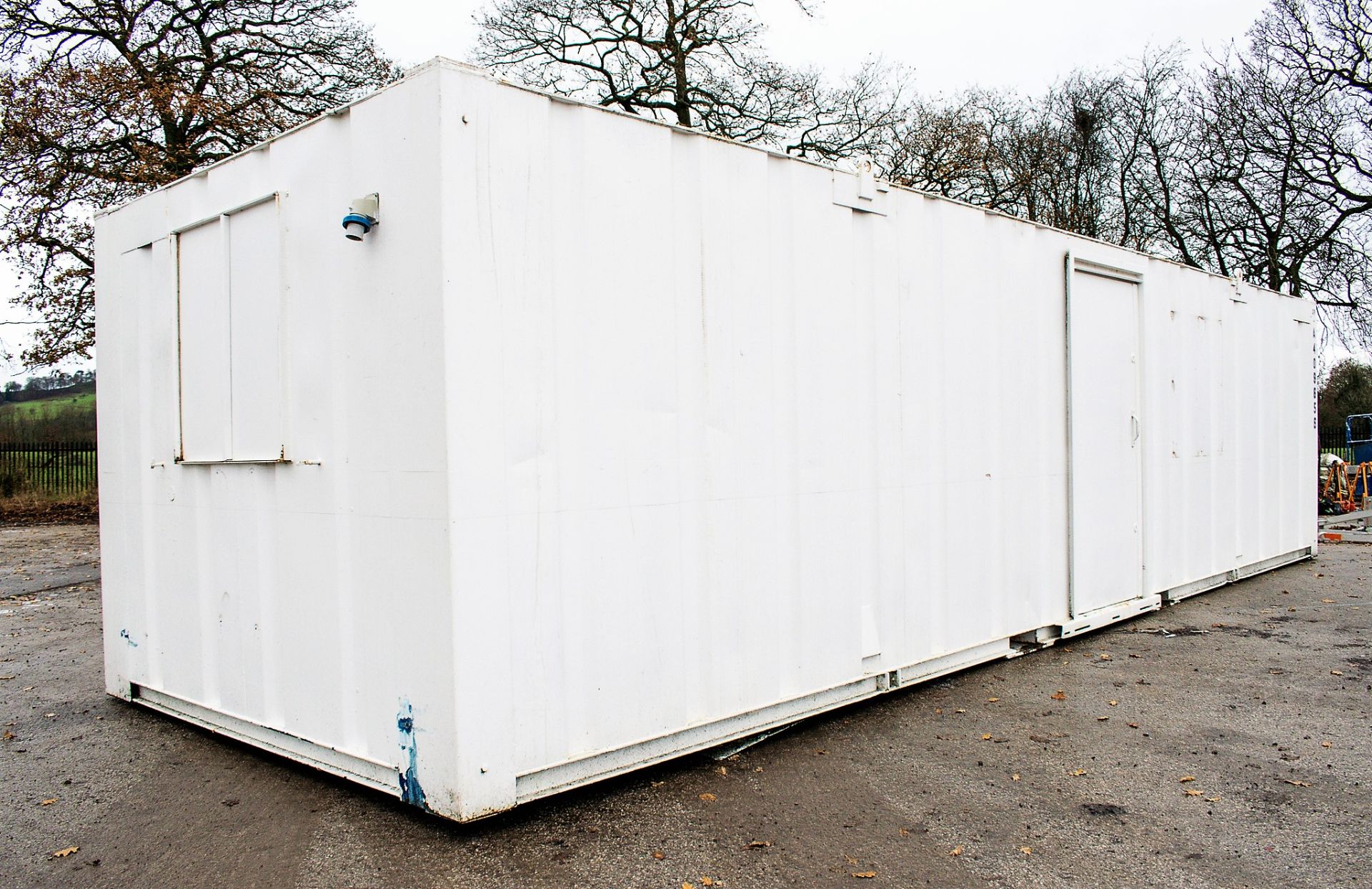 32 ft x 10 ft steel anti vandal office site unit c/w keys A409656 - Image 3 of 8