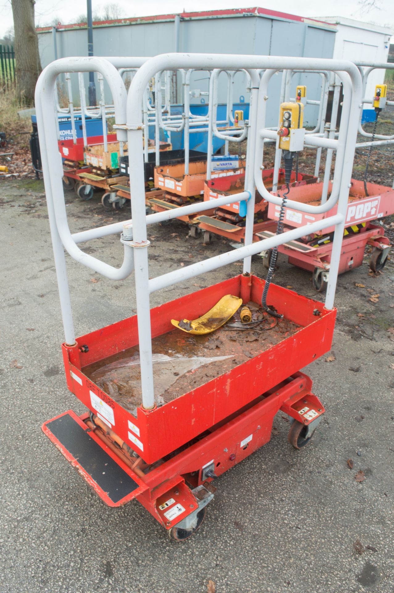 Pop Up push along battery electric access platform 08FT-0085