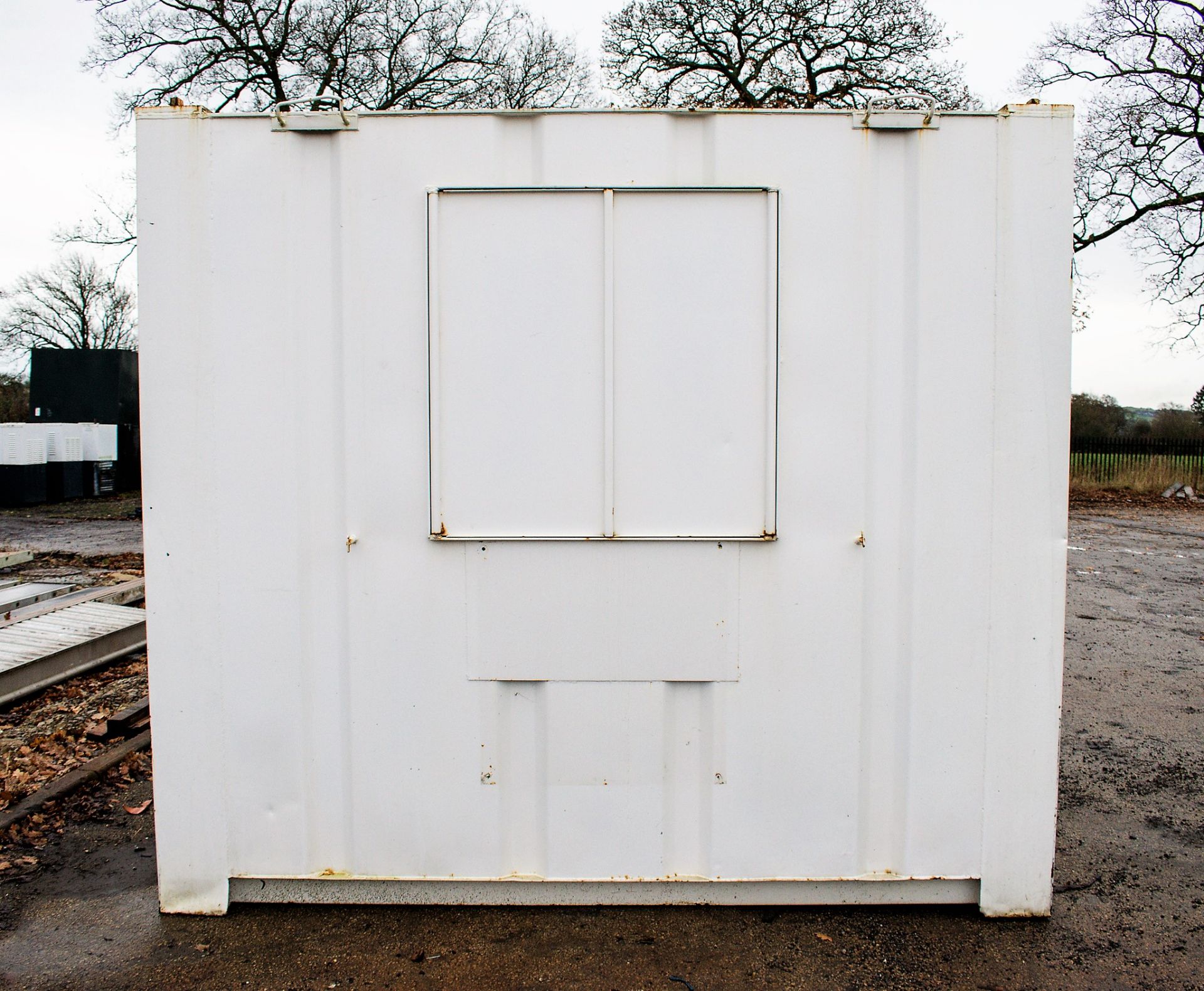 21 ft x 9 ft steel anti vandal welfare site unit Comprising of: canteen, toilet & generator room c/w - Image 5 of 13