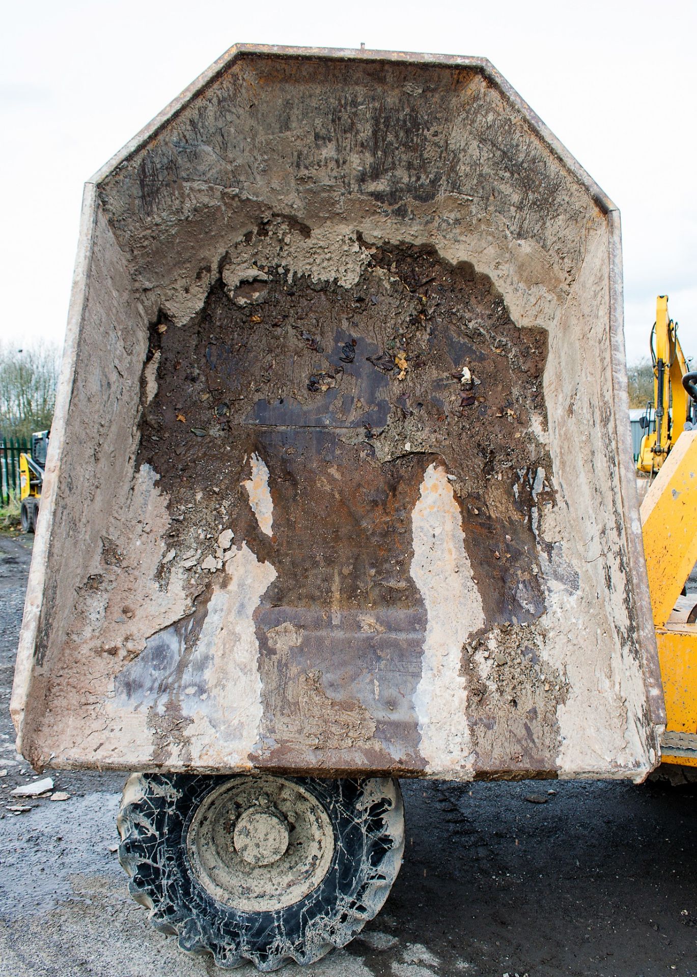 Thwaites 3 tonne swivel skip dumper Year: 2008 S/N: C2408 Recorded Hours: 2424 D1569 - Image 8 of 18