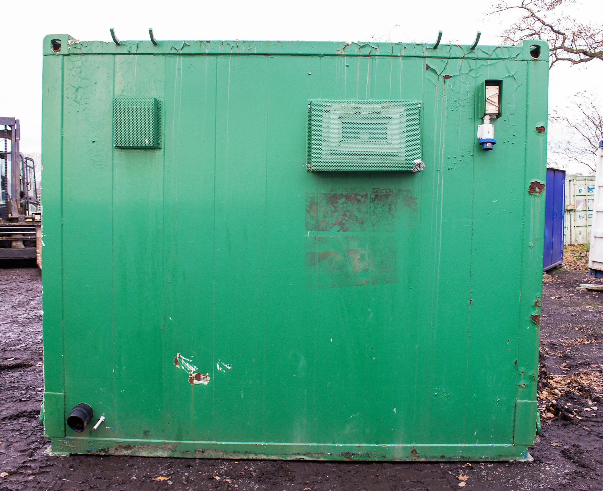 32 ft x 10 ft steel anti vandal toilet site unit Comprising of: Office, lobby, gents toilet (2 - - Image 5 of 12