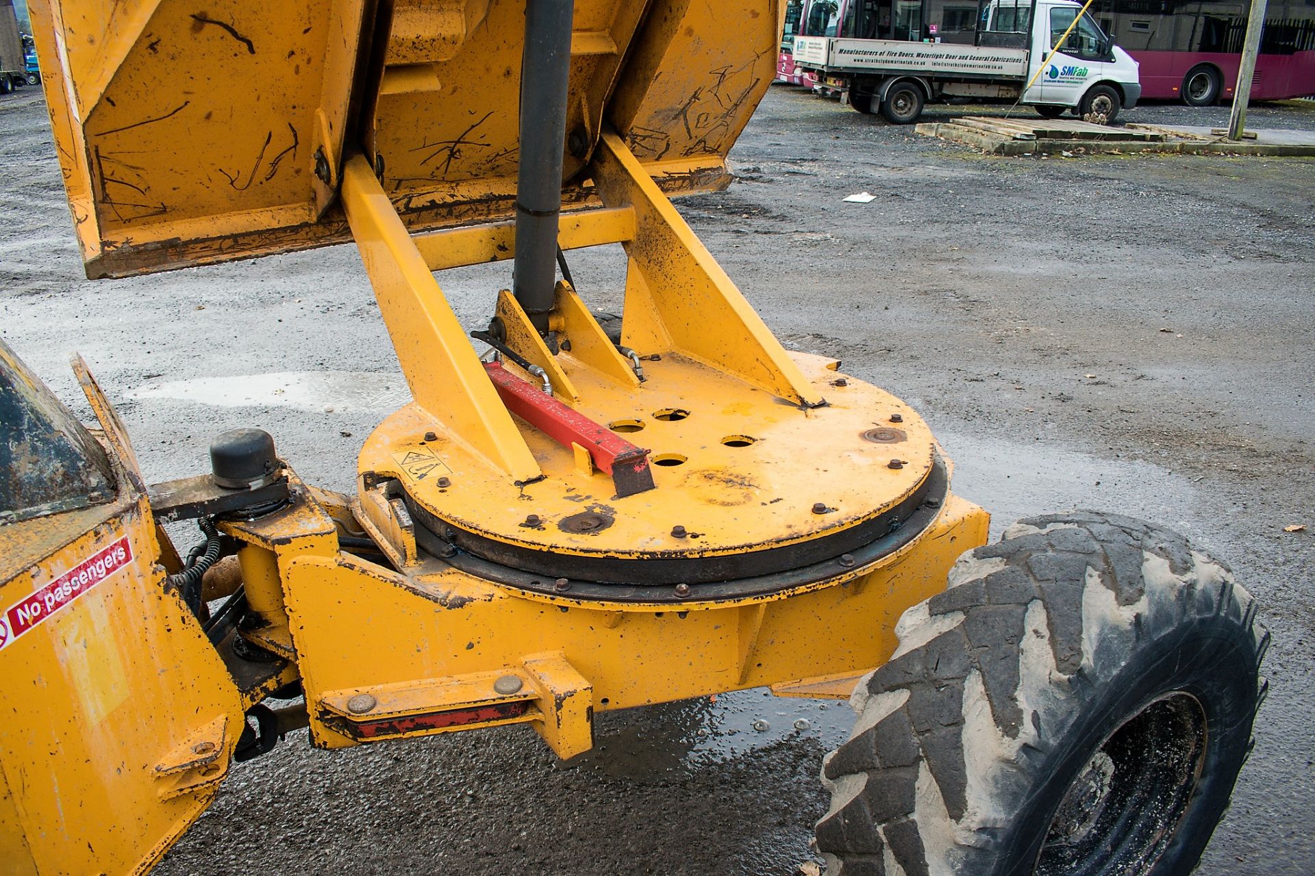 Benford Terex 3 tonne swivel skip dumper Year: 2005 S/N: E510FD211 Recorded Hours: 2307 D1198 - Image 9 of 19