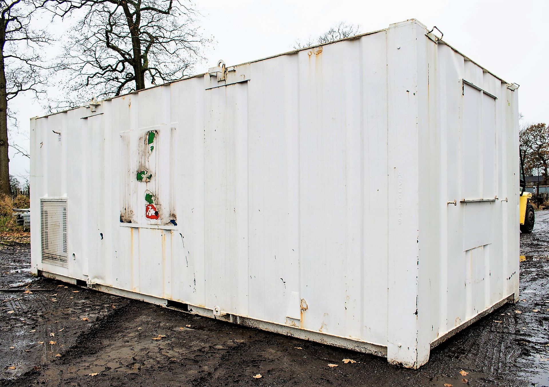 21 ft x 9 ft steel anti vandal welfare site unit Comprising of: canteen, toilet & generator room c/w - Image 4 of 13