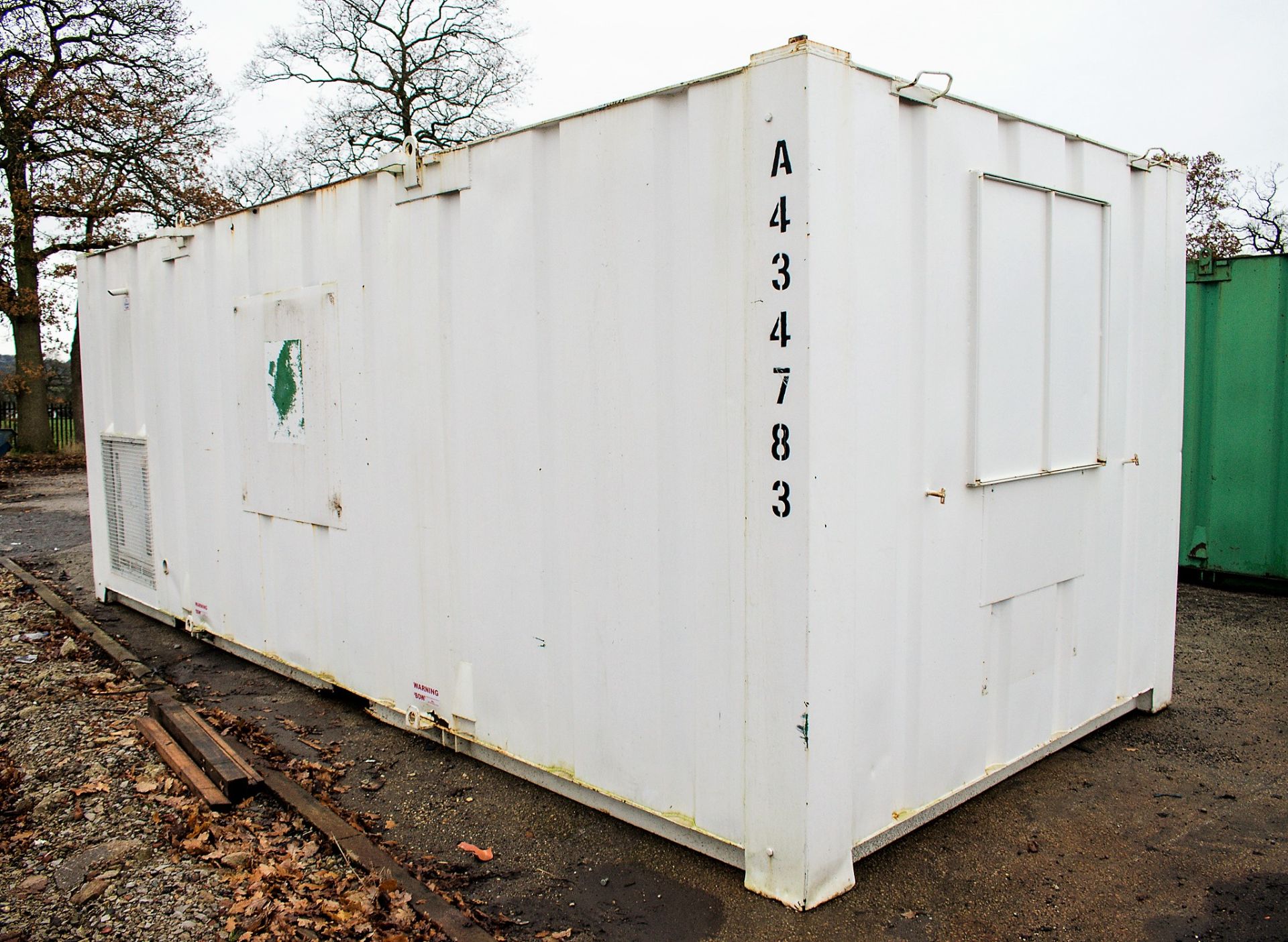 21 ft x 9 ft steel anti vandal welfare site unit Comprising of: canteen, toilet & generator room c/w - Image 4 of 13