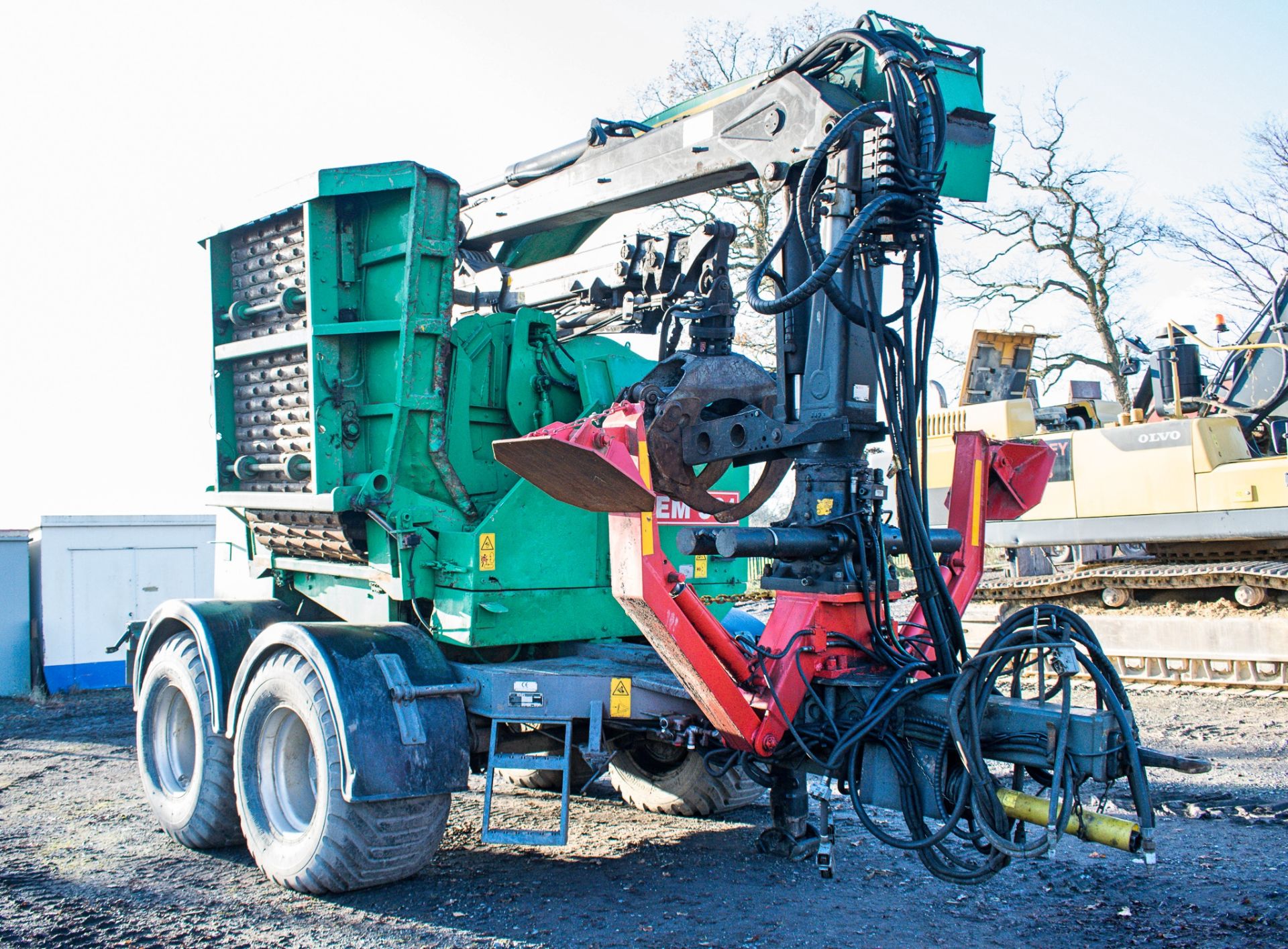 Jenz Hem 561 wood chipper Year: 2005 S/N: 0984 c/w Loglift 59F crane - Image 2 of 18