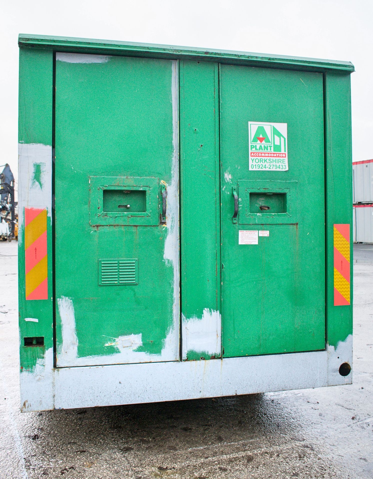 Groundhog 12 ft x 8 ft steel anti vandal mobile fast tow site welfare unit  Comprising kitchen, - Image 6 of 11