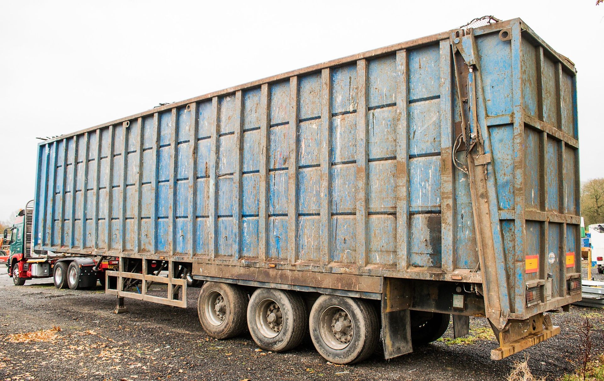 Boughton 110 cubic yard self ejecting 13.6 metre tri axle trailer Year of Manufacture: 2008 - Image 2 of 11