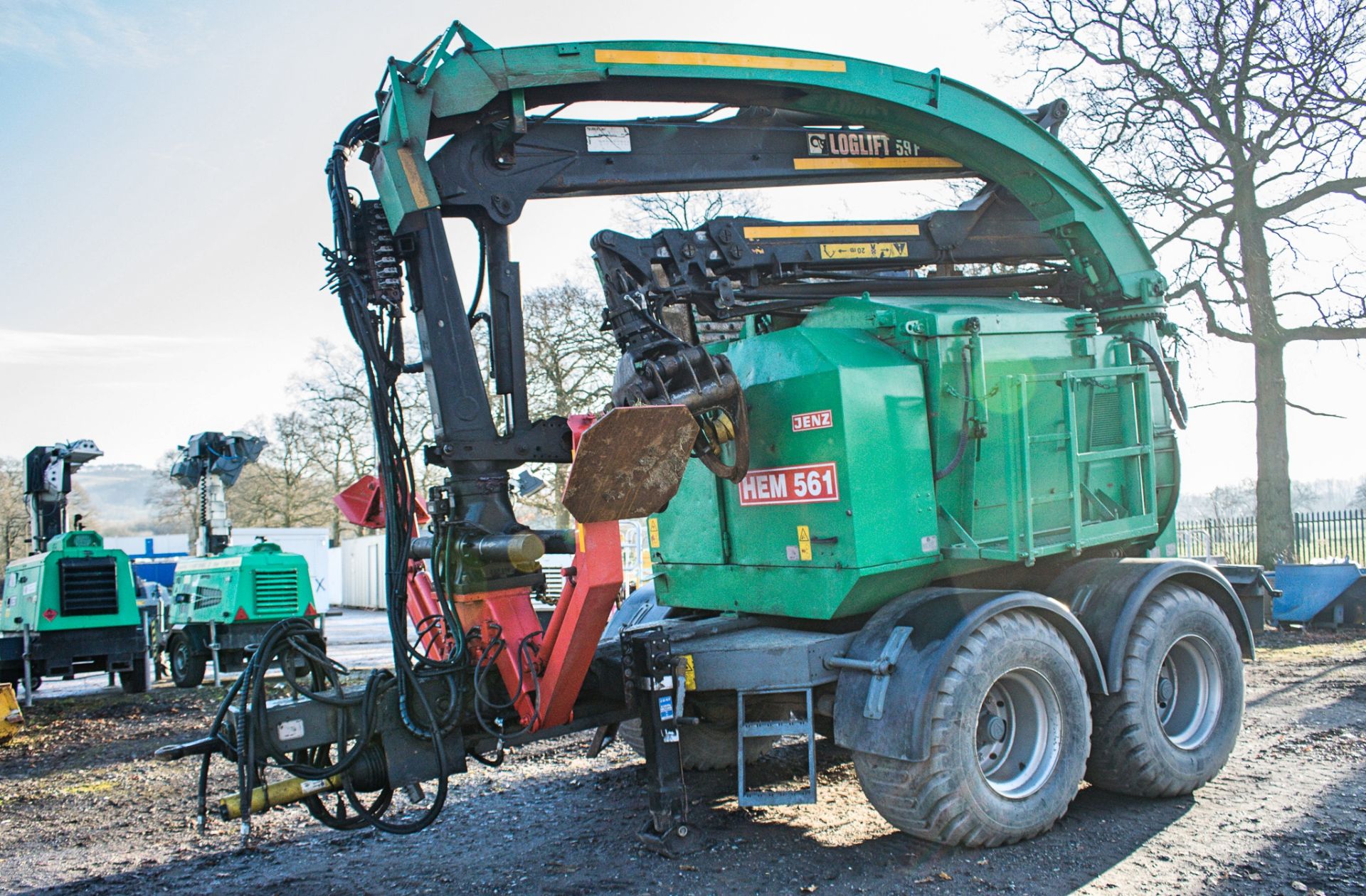 Jenz Hem 561 wood chipper Year: 2005 S/N: 0984 c/w Loglift 59F crane