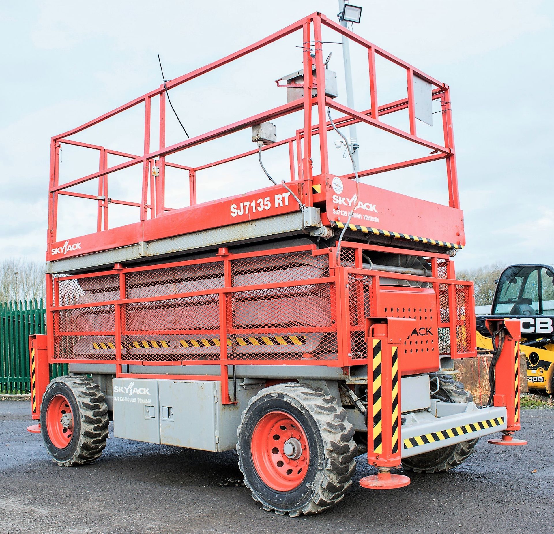 Skyjack SJ7135 RT diesel driven rough terrain scissor lift access platform Year: 2005 S/N: 341429 - Image 2 of 15