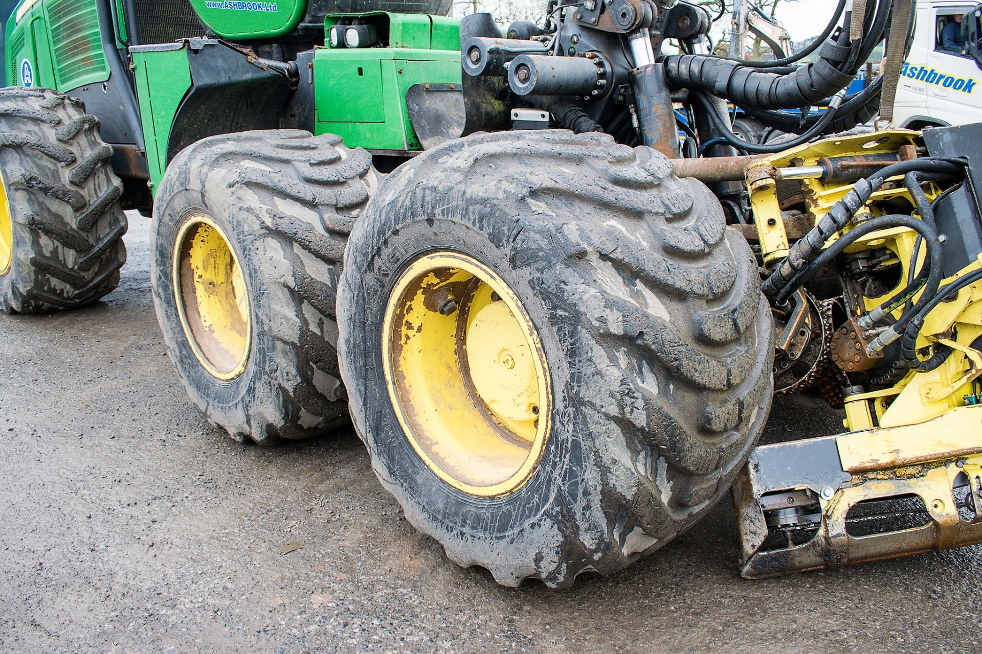 John Deere 1270 E 6 wheel harvester Year: 2009 S/N: WJ1270E001649 Recorded Hours: 17,008 c/w CH710- - Image 10 of 22