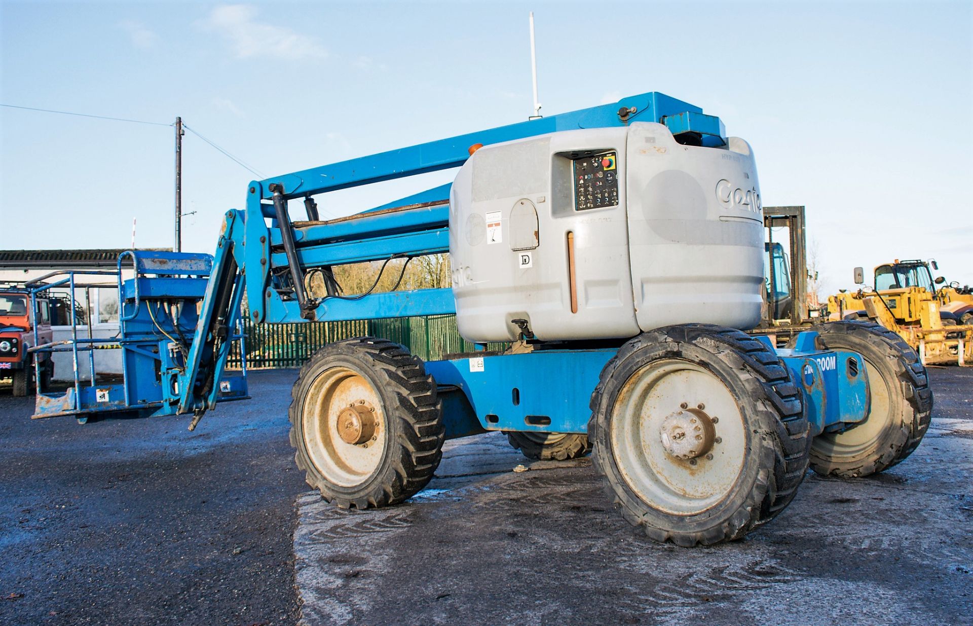 Genie Z45/25J 4 wheel drive diesel drive articulated boom access platform Year: S/N: Recorded Hours: - Image 3 of 14