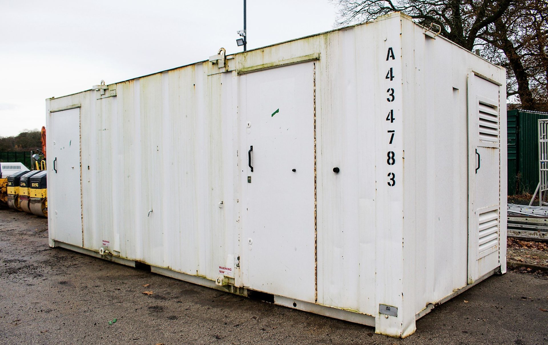 21 ft x 9 ft steel anti vandal welfare site unit Comprising of: canteen, toilet & generator room c/w - Image 2 of 13