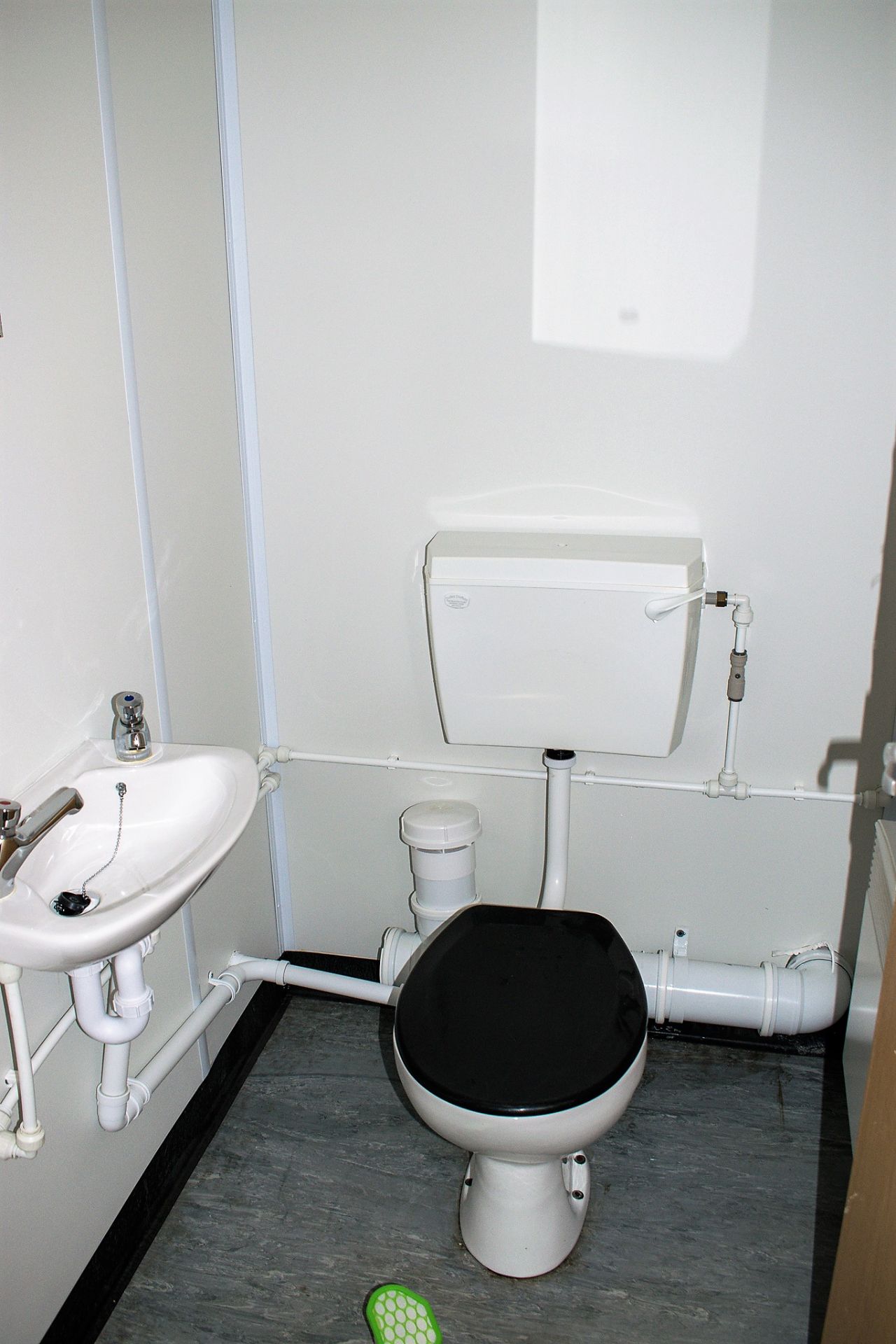 32 ft x 10 ft steel anti vandal toilet site unit Comprising of: Office, lobby, gents toilet (2 - - Image 12 of 12