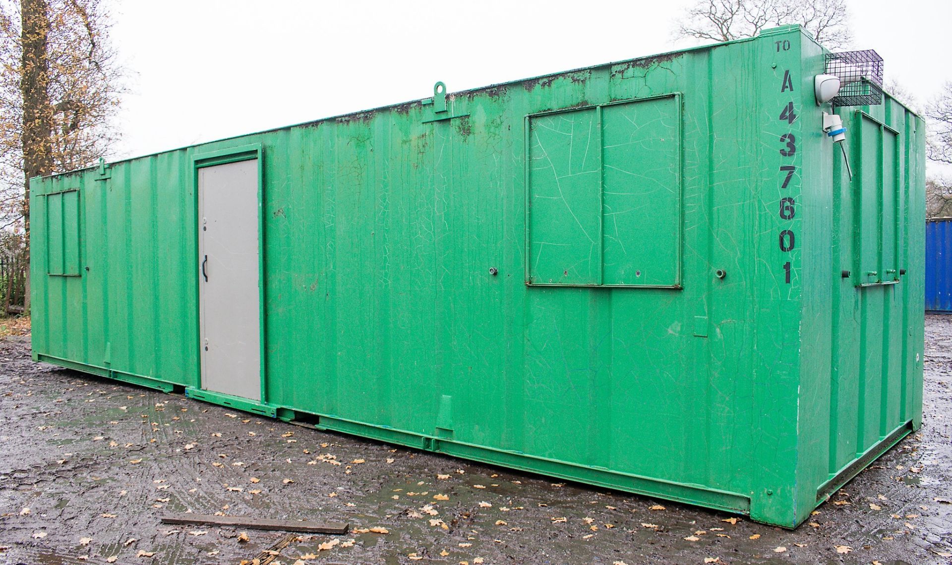 32 ft x 10 ft steel anti vandal office site unit Comprising of: 2 - offices & lobby c/w keys - Image 2 of 9