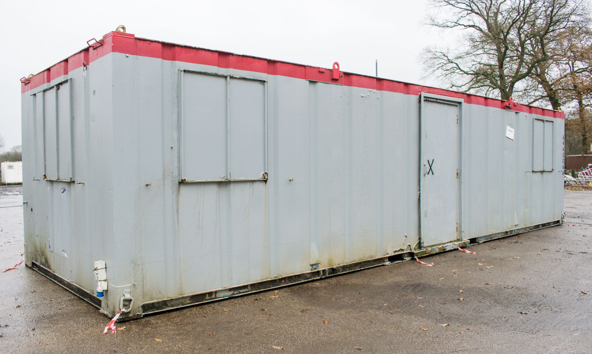 32 ft x 10 ft steel anti vandal office site unit c/w keys A440044 - Image 4 of 9