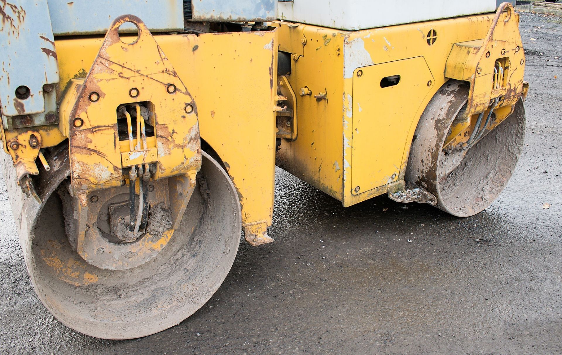 Benford Terex TV1200 double drum ride on roller Year: 2002 S/N: ET02CC033 Recorded Hours: 2434 - Image 9 of 14