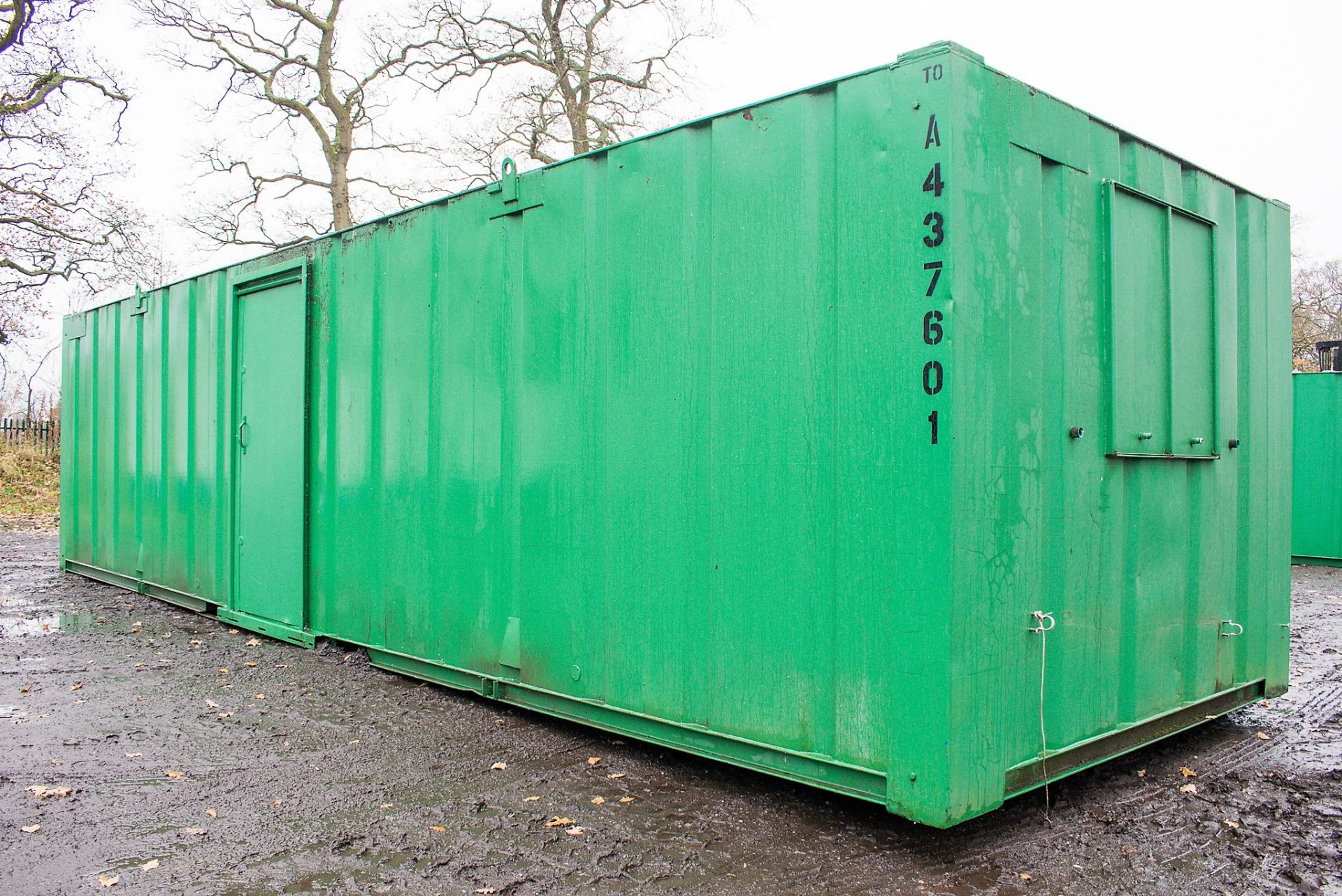 32 ft x 10 ft steel anti vandal office site unit Comprising of: 2 - offices & lobby c/w keys - Image 4 of 9