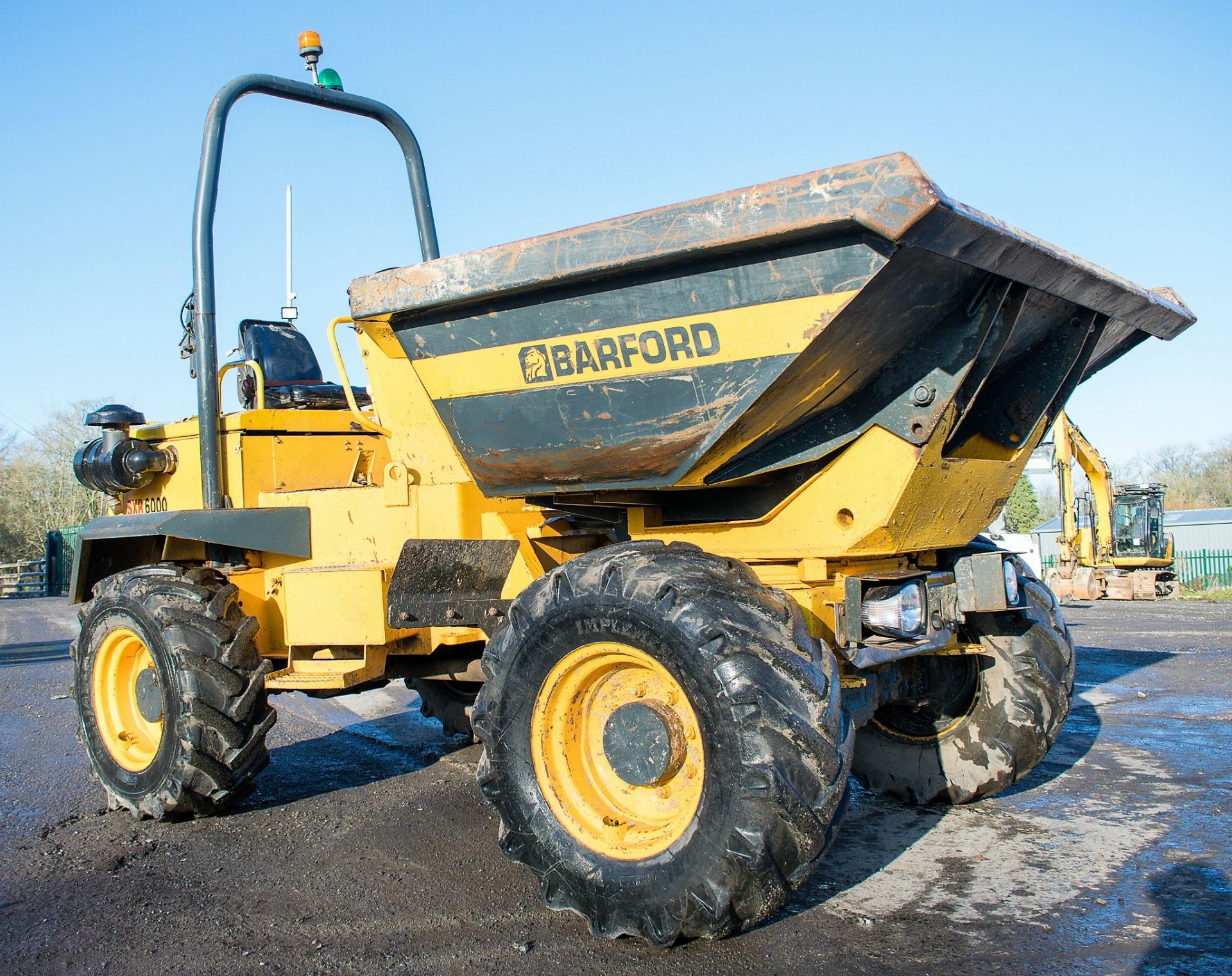 Barford 6 tonne swivel skip dumper Year: S/N: Recorded Hours: 2740 - Image 4 of 17