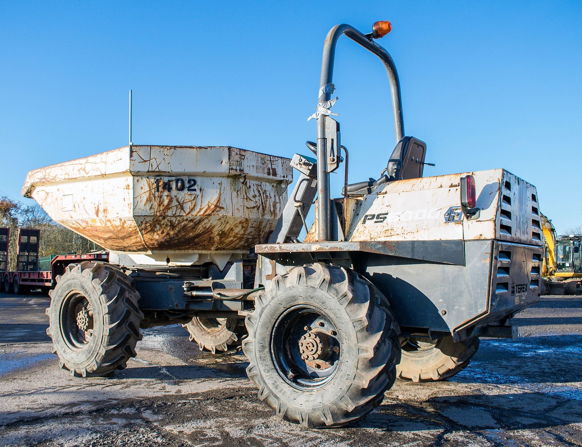 Benford Terex 6 tonne swivel skip dumper Year: 2008 S/N: E801FX824 Recorded Hours: 3399 1402 - Image 3 of 18