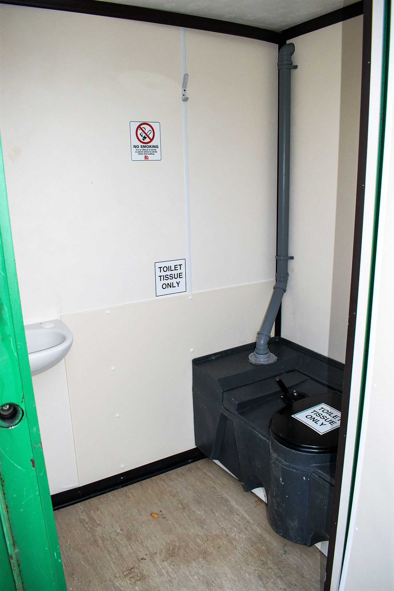 21 ft x 9 ft steel anti vandal welfare site unit Comprising of: canteen, toilet & generator room c/w - Image 9 of 12