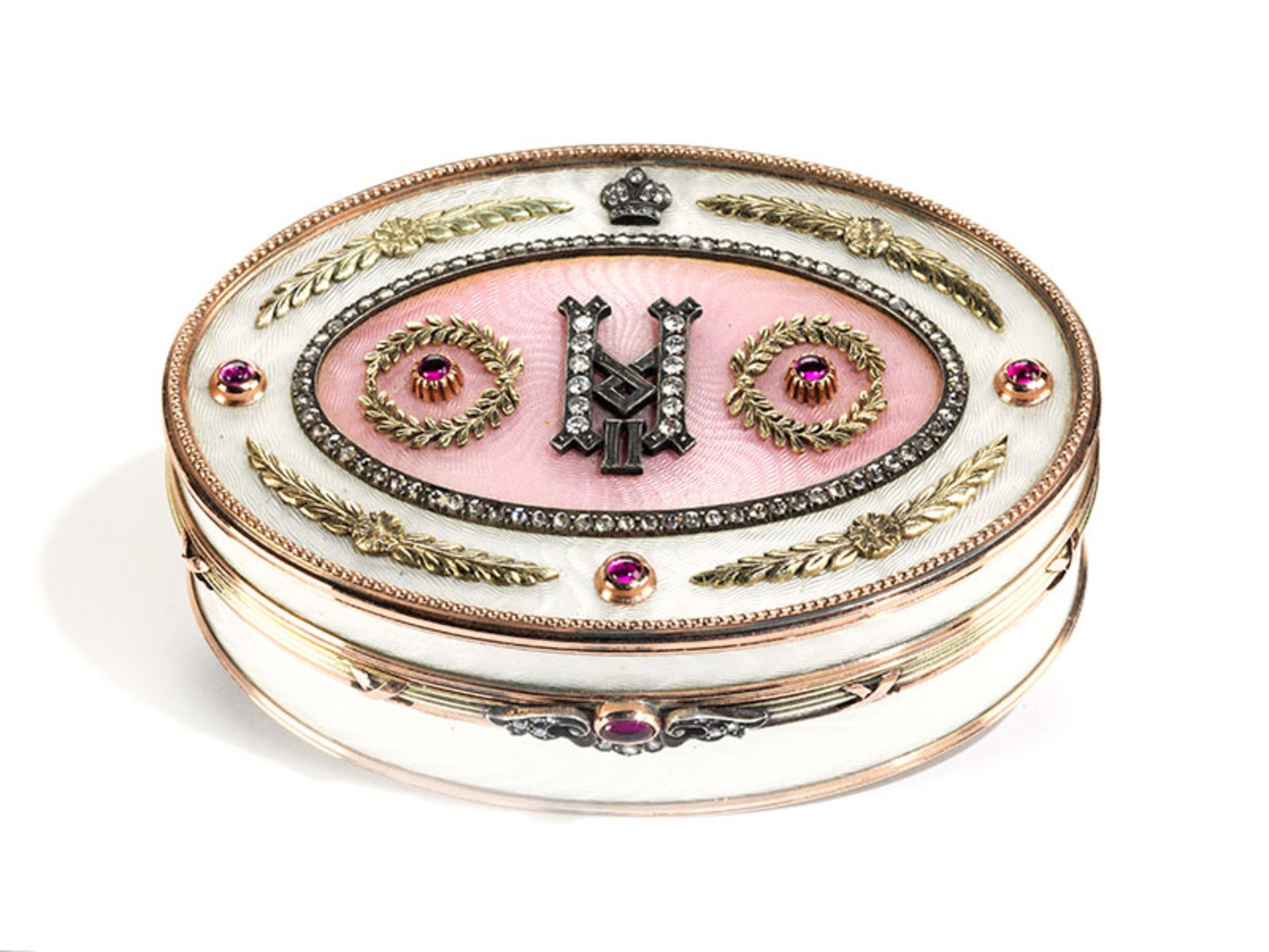Golddose im Fabergé-Stil 2,7 x 8,3 x 6 cm. 190 g. Boden und Deckel punziert mit 56 Zolotnik und
