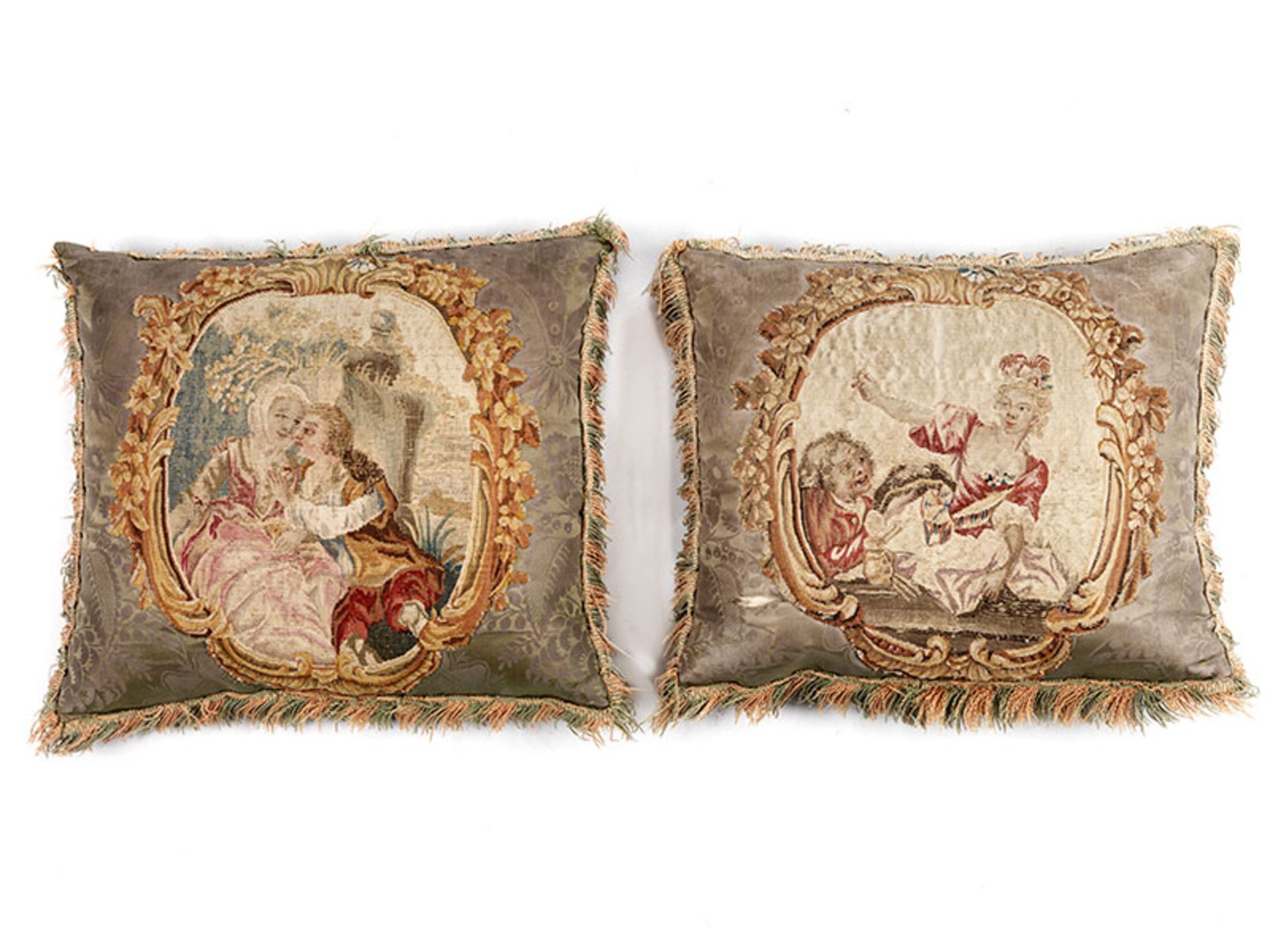 Paar Seidenkissen Je 37 x 42 cm. 18. Jahrhundert, Kissenfüllung später. Mit aufgenähten Aubusson-