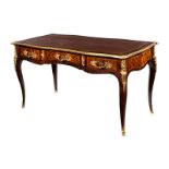 Bureau plat der Louis XV-Periode Höhe: 77 cm. Breite: 146 cm. Tiefe: 70 cm. Gestempelt "Schmitz".