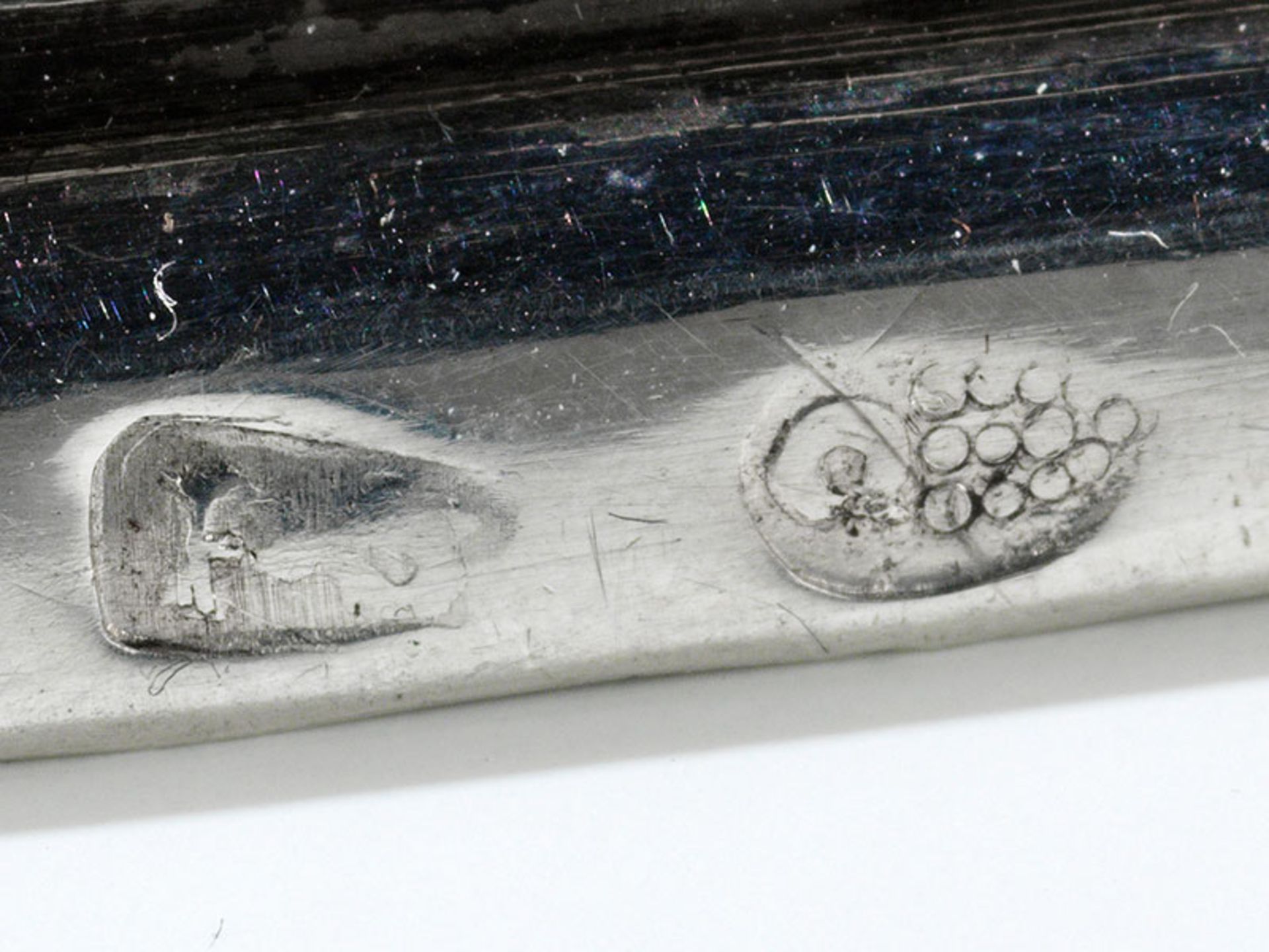 Paar Augsburger Silberleuchter Höhe: 9,7 cm. Gesamtgewicht: 240 g. Jeweils am Stand punziert mit - Bild 3 aus 4