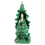 Buddha im Abhaya Mudra Höhe: 54,7 cm. China, 20. Jahrhundert. Porzellan, gegossen, montiert und