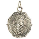 Seltene Silbermedaille mit Brustbild von Herzog Johann von der Pfalz Höhe: 5 cm. Verso