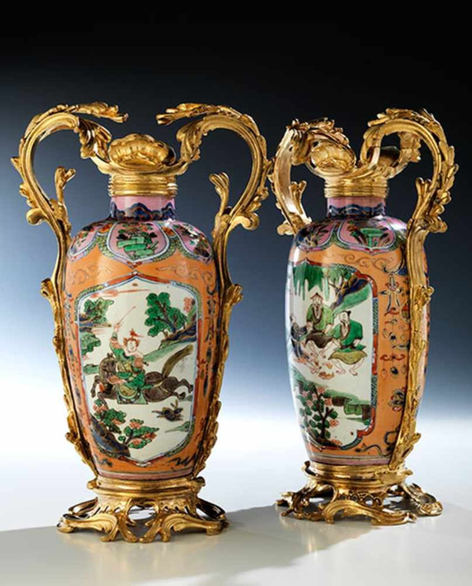 Paar montierte Famille Rose-Vasen Höhe: 33 cm. Durchmesser: 21 cm. Frankreich und China, 18. - Bild 6 aus 6