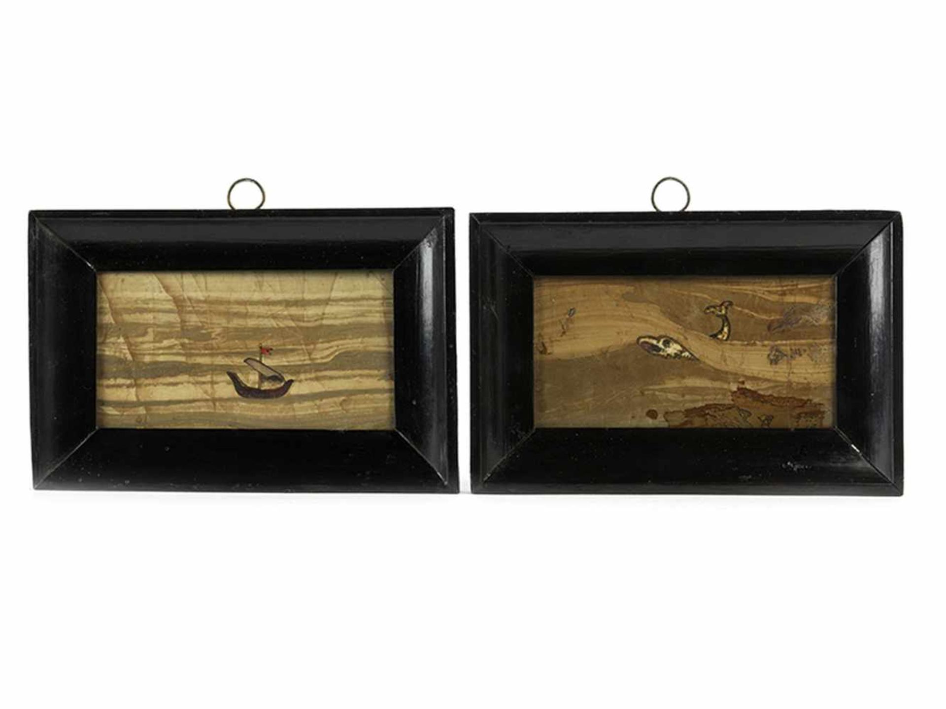 Paar Pietra dura-Plaketten mit maritimer Darstellung 9,3 x 15,8 cm. Höhe: 66,5 cm. Italien, wohl 17. - Bild 3 aus 5