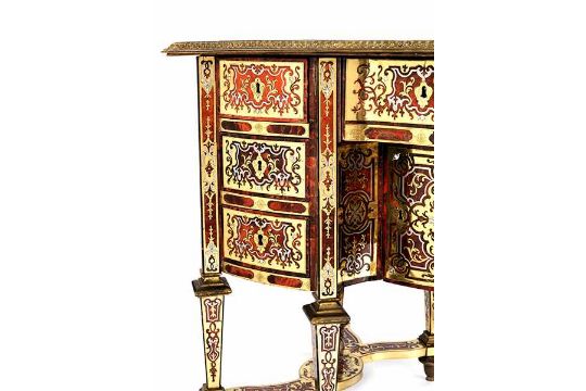 Kleines Bureau Mazarin mit Boulle-Marketerie Höhe: 75,5 cm. Breite: 90,5 cm. Tiefe: 58,5 cm. - Bild 6 aus 13