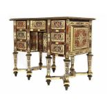 Kleines Bureau Mazarin mit Boulle-Marketerie Höhe: 75,5 cm. Breite: 90,5 cm. Tiefe: 58,5 cm.