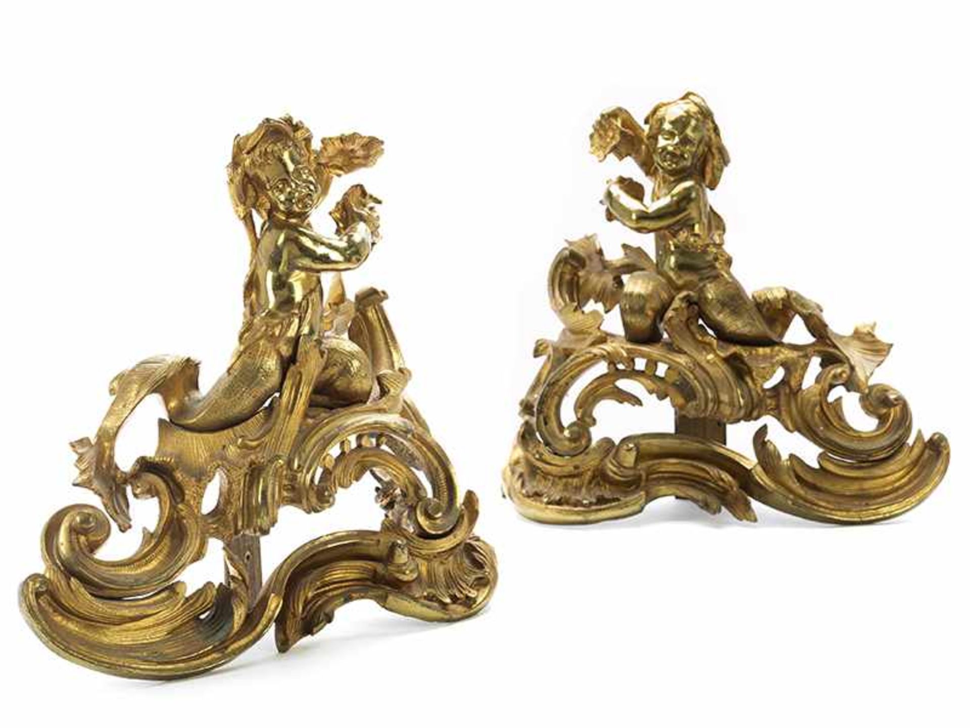 Paar Chenets Höhe: 33 cm. Frankreich, 18. Jahrhundert. Messing, Bronze, gegossen und ziseliert. Über - Bild 2 aus 9