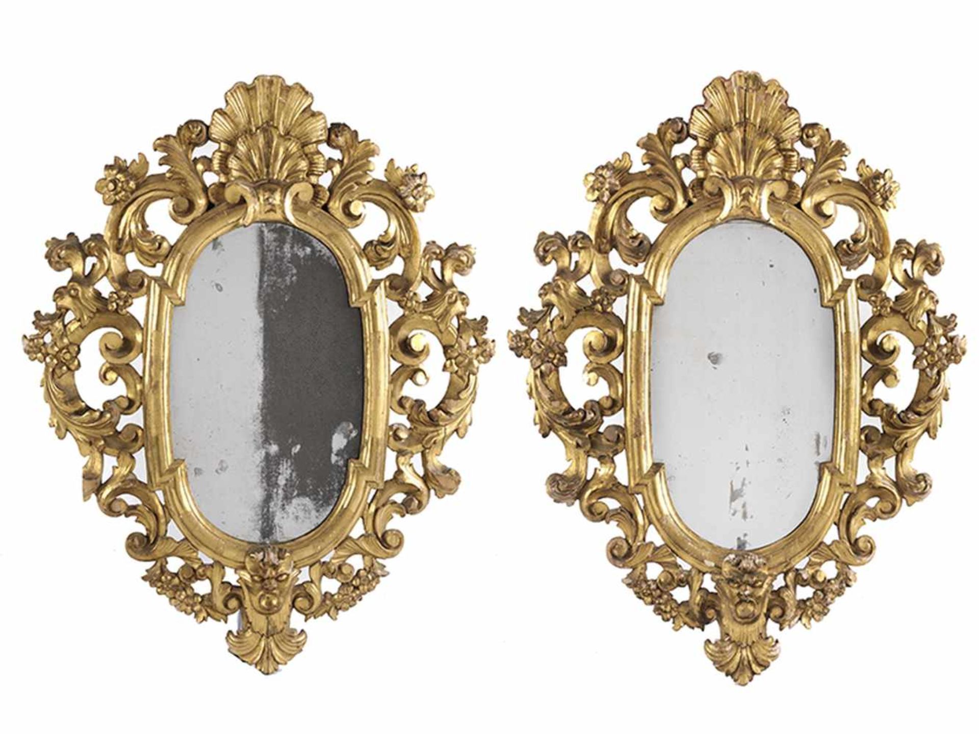 Paar vergoldete Spiegel Höhe: 100 cm. Breite: 81 cm. Italien, 18. Jahrhundert Holzgeschnitzte, - Bild 3 aus 3