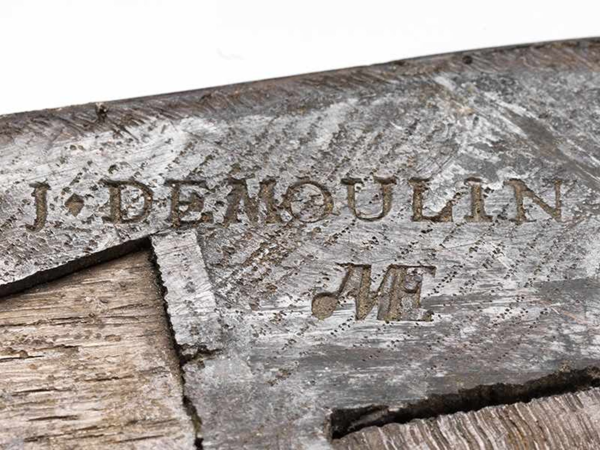 Jean Demoulin, 1715 - 1798 MUSEALE PARISER PRUNKKOMMODE Höhe: 91 cm. Breite: 130 cm. Tiefe: 59,5 cm. - Bild 6 aus 13