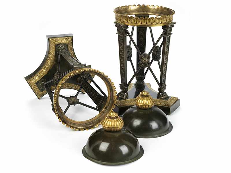 Paar klassizistische Tisch- oder Kaminaufsätze Höhe: je 34 cm. 19. Jahrhundert. In Bronze, - Image 5 of 7