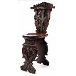 Renaissance-Stuhl Lehnenhöhe: 106 cm. Sitzhöhe: 55 cm. Italien, 17. Jahrhundert. Dekor mit