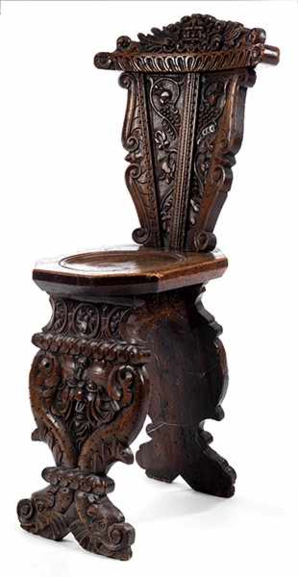 Renaissance-Stuhl Lehnenhöhe: 106 cm. Sitzhöhe: 55 cm. Italien, 17. Jahrhundert. Dekor mit