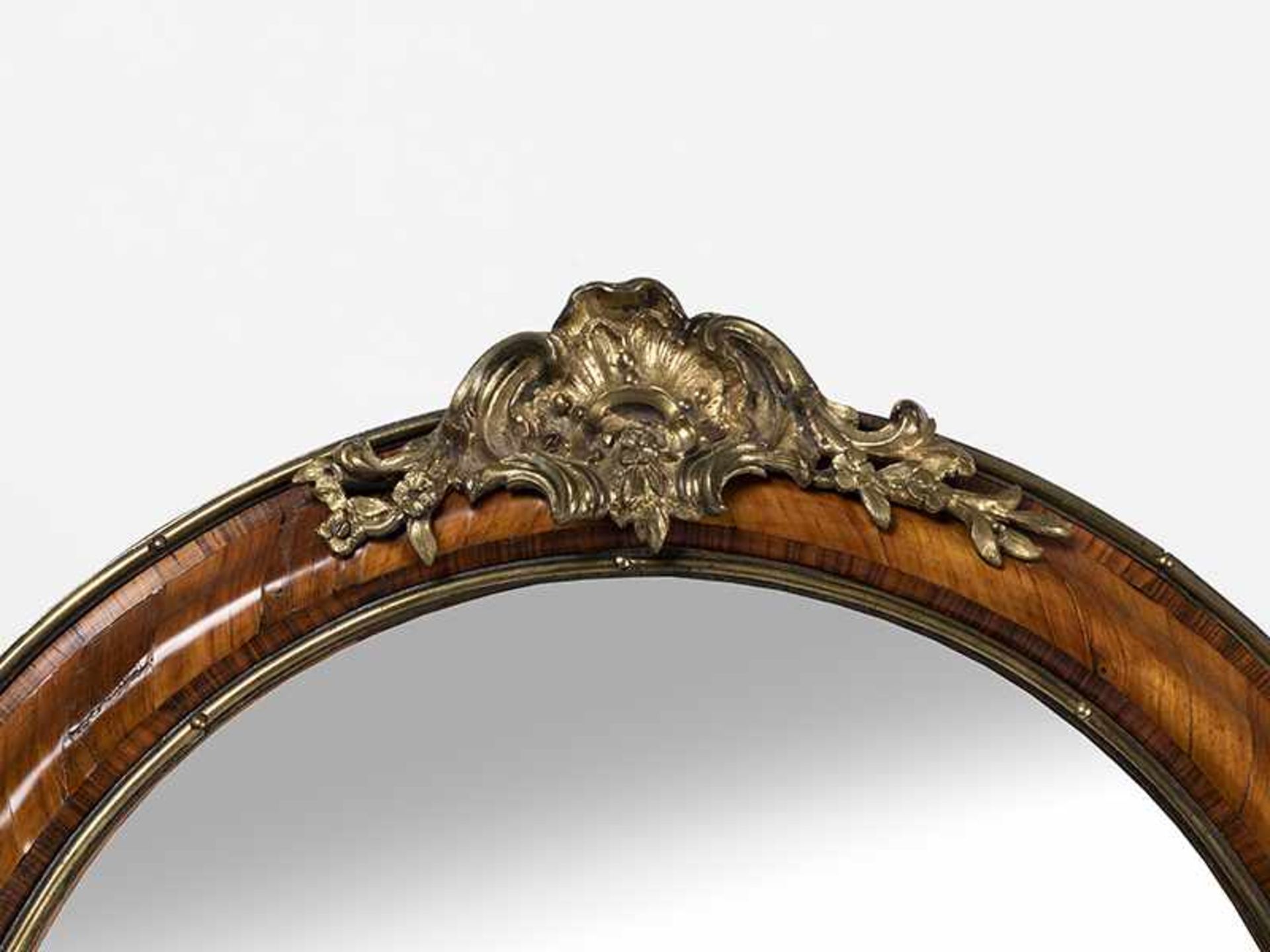 Louis XV-Toilettespiegel Höhe: 73 cm. Breite: 65 cm. Paris, um 1740. Eleganter passiger Spiegel - Bild 11 aus 13