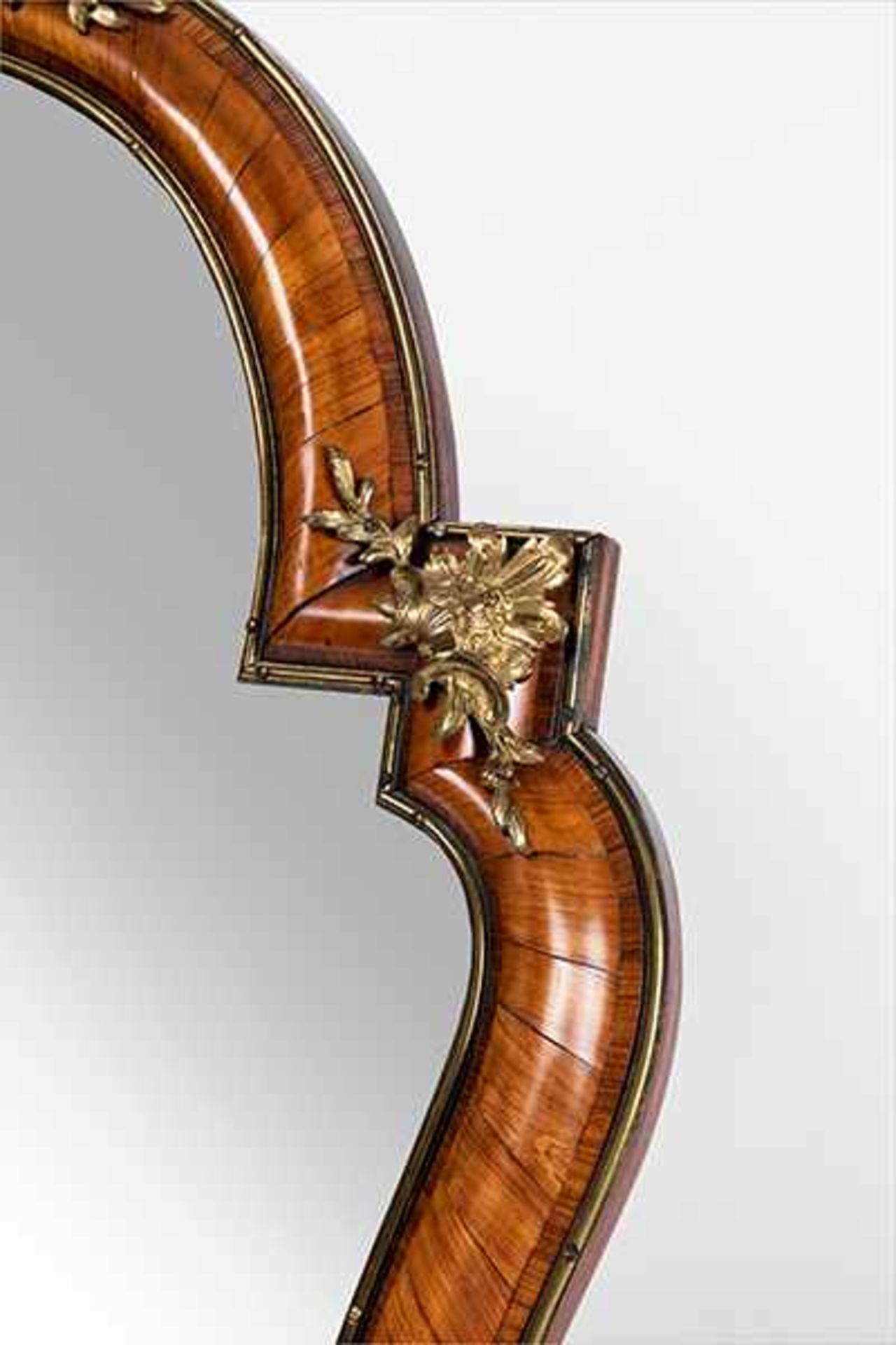 Louis XV-Toilettespiegel Höhe: 73 cm. Breite: 65 cm. Paris, um 1740. Eleganter passiger Spiegel - Bild 2 aus 13