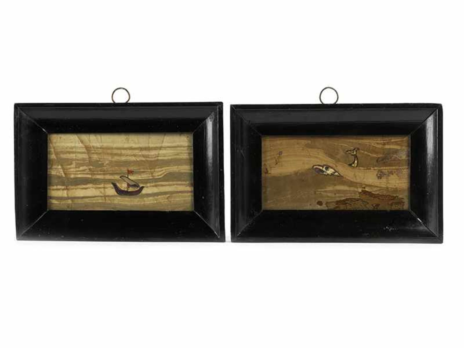 Paar Pietra dura-Plaketten mit maritimer Darstellung 9,3 x 15,8 cm. Höhe: 66,5 cm. Italien, wohl 17.