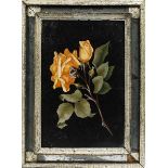 Pietra dura-Bildplatte mit Darstellung eines Rosenzweiges 16,5 x 11 cm. In altem randverspiegeltem