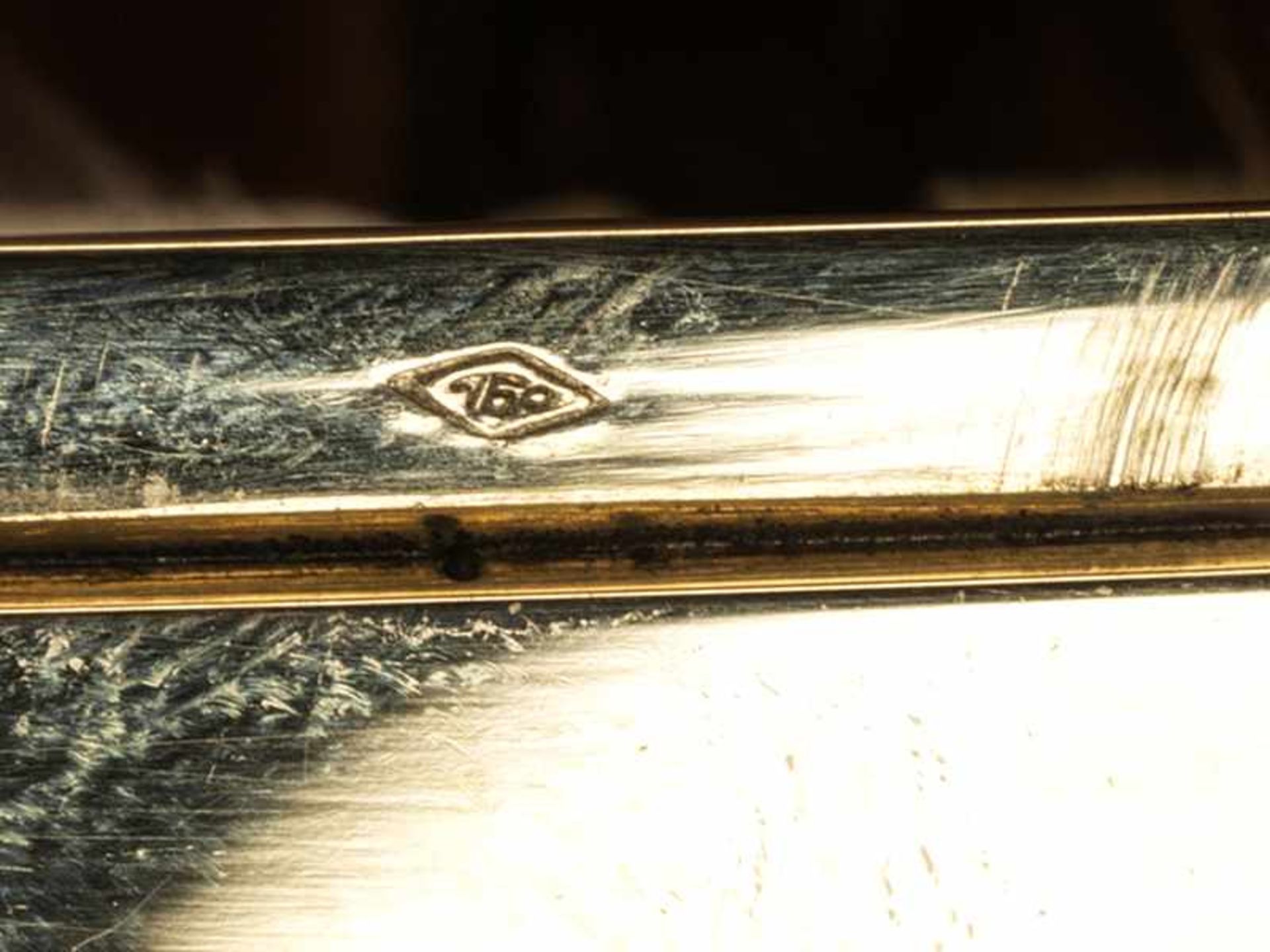 Römische Golddose mit Puttominiatur 2 x 5 x 3,3 cm. Gewicht: 61 g. Steckkante mit - Bild 3 aus 5