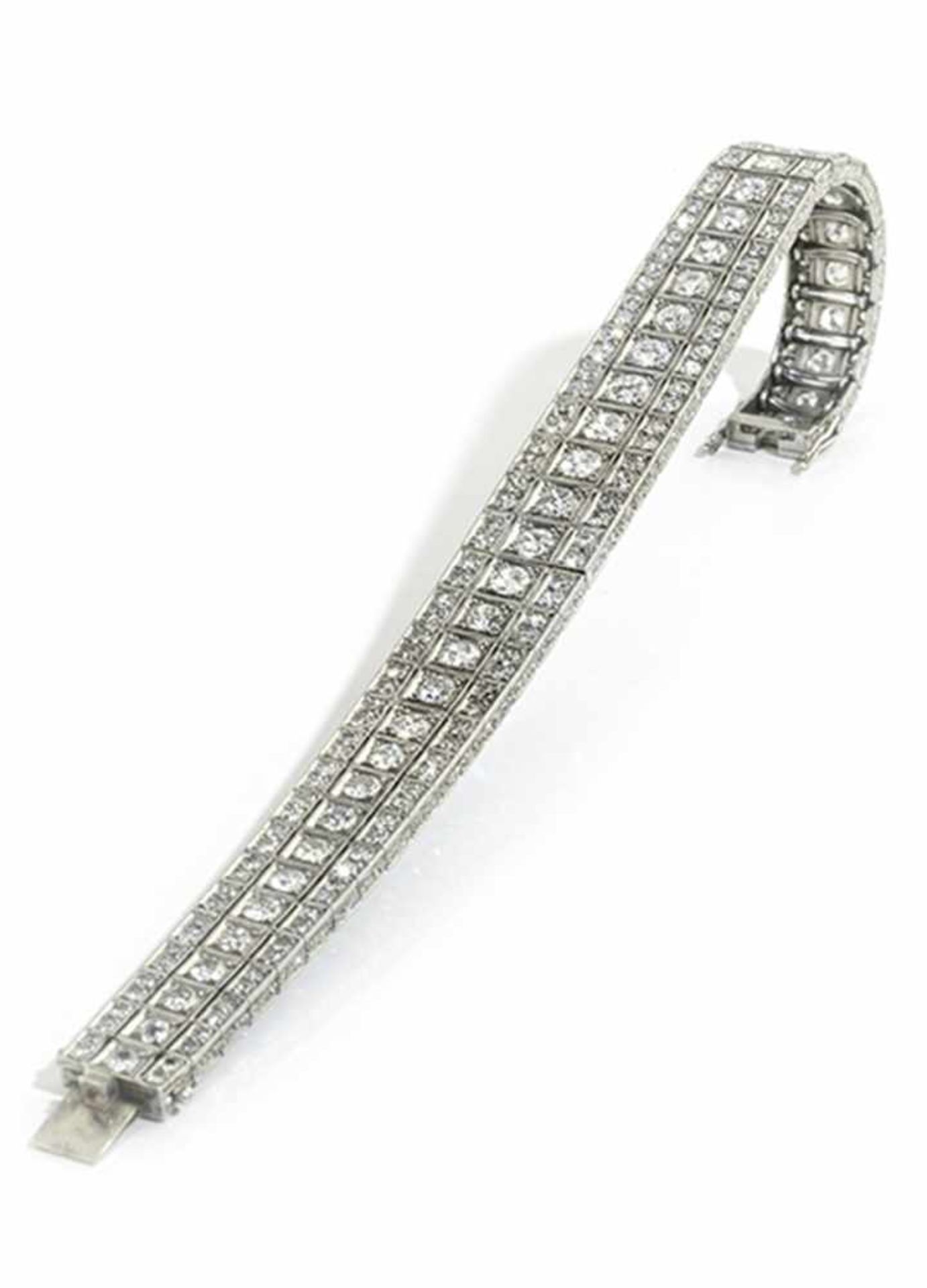 Art déco-Diamantarmband Länge: ca. 18,5 cm. Breite mittig: ca. 1,2 cm. Gewicht: ca. 35 g. Platin. Um - Bild 7 aus 7