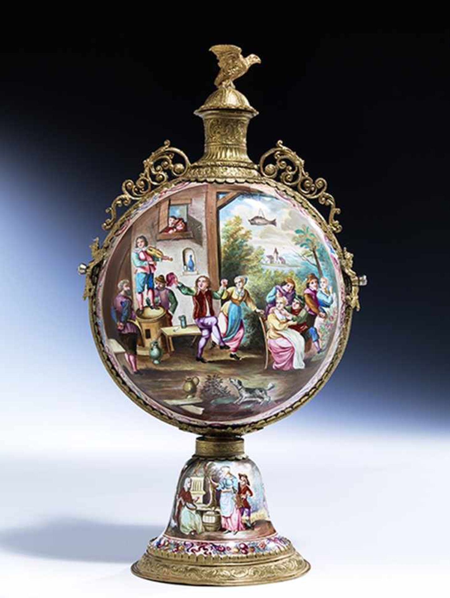 Tafelaufsatz-Prunkflasche Höhe: 32 cm. Wien, um 1860/80. Figürlich emailliert und mit vergoldeter - Bild 8 aus 8